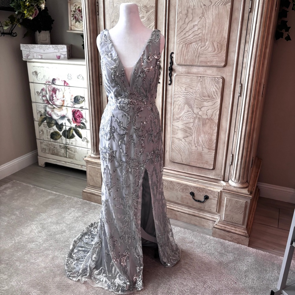 NEW Silver Sequin Dress, Gray Dress, Prom Dress, Silver Dress, NWOT, Size 8 - Picture 1 of 10